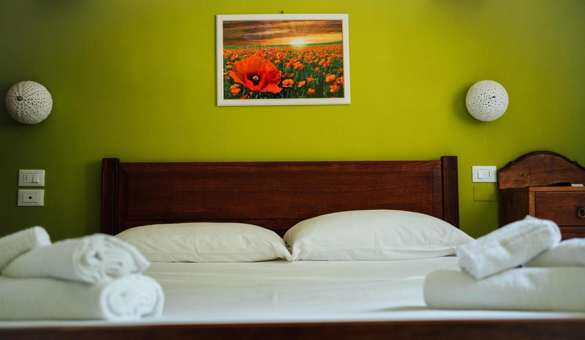 Casa Mita Bed and Breakfast Pulsano Exteriör bild